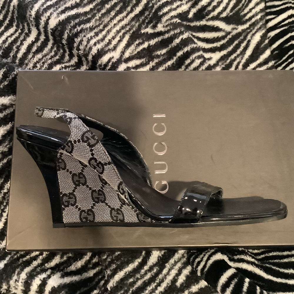 Like new, Gucci patent leather wedge sandals (Size 6)